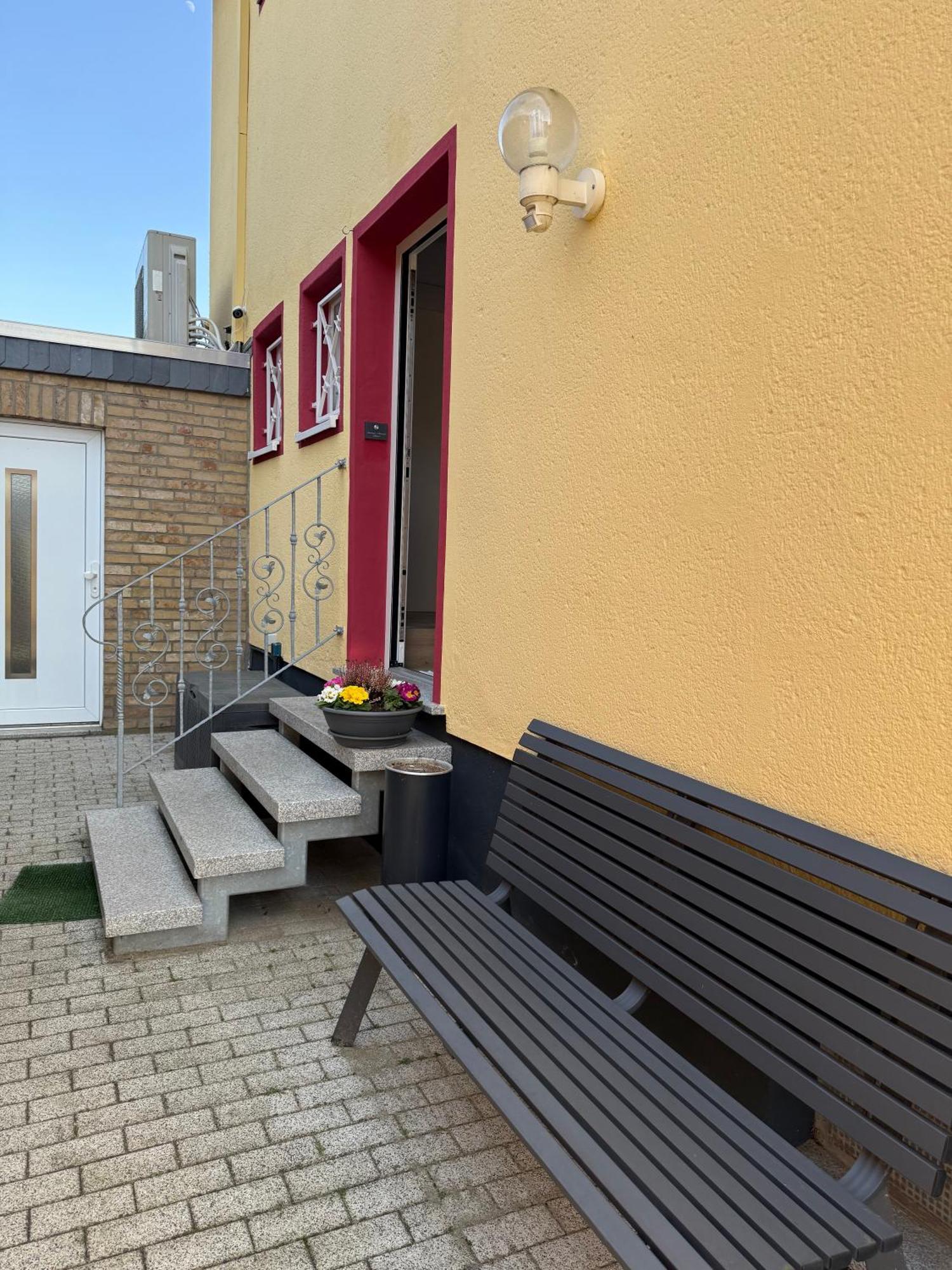 Domi'S Gaestehaus Bergheim  Exteriör bild