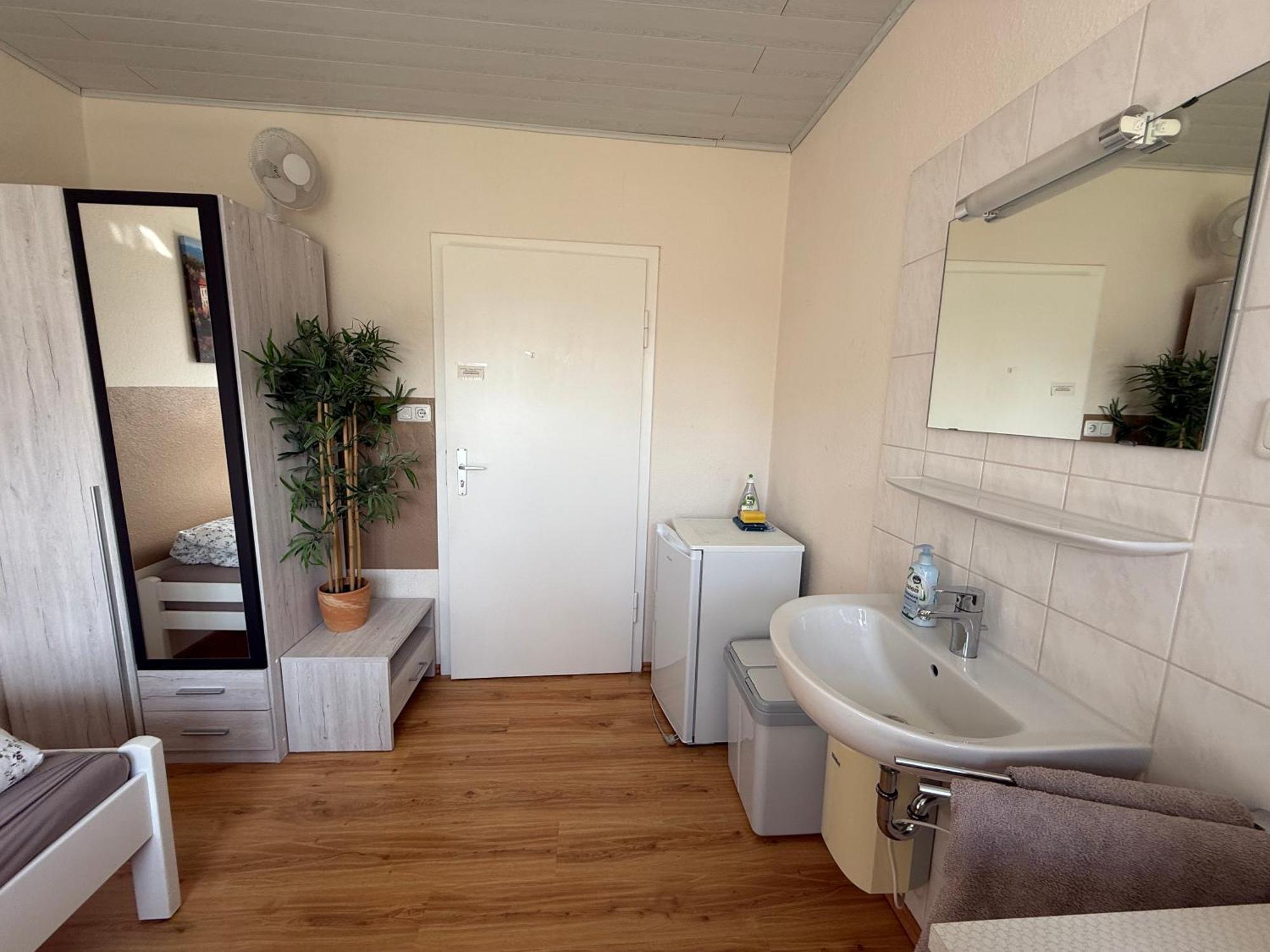 Domi'S Gaestehaus Bergheim  Exteriör bild